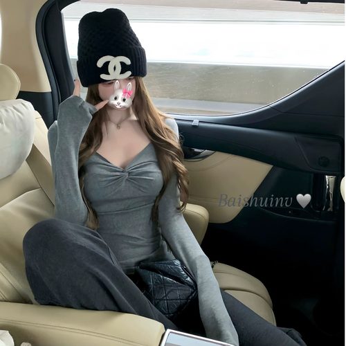 白水女 柔柔心动 深V领扭结打底衫女冬季温柔收腰长袖内搭上衣潮