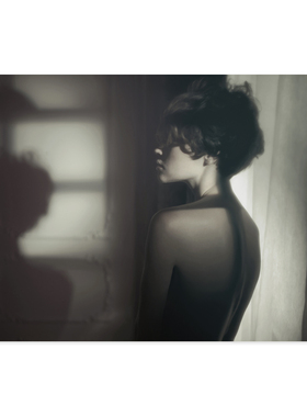 ANNA丹麦摄影海报turned 转身 北欧风格客厅卧室家居装饰画画芯