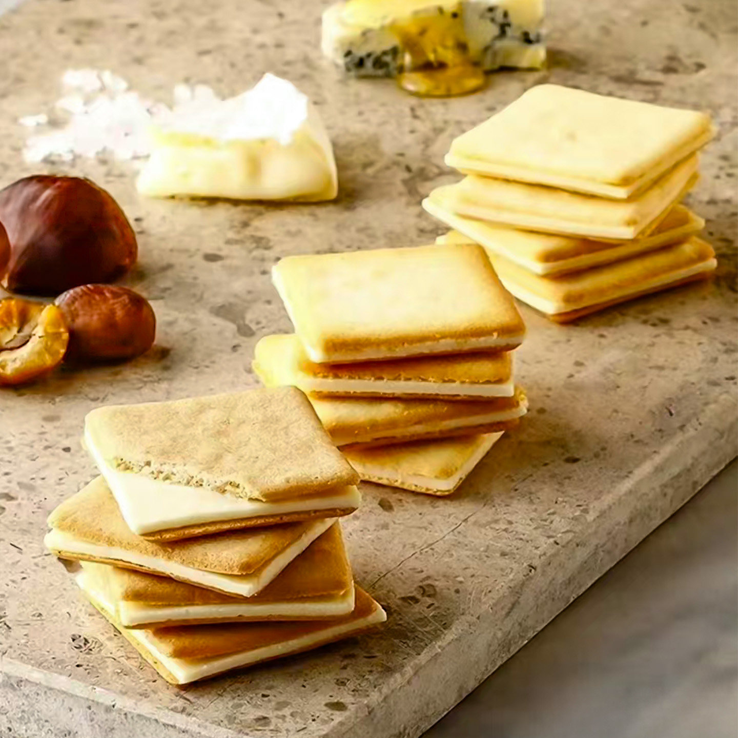 现货日本零食网红东京牛奶芝士工厂工坊海盐夹心饼干零食点心送礼