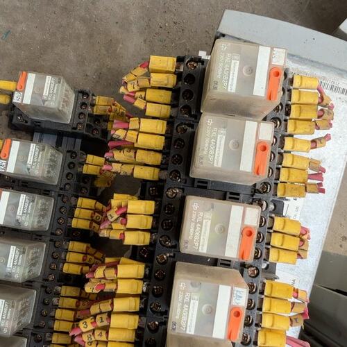 施耐德继电器14脚220V，RXL4A06B2P7，有底座拆
