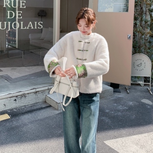 新中式国风皮毛一体毛绒外套女2025冬季新款复古提花加厚盘扣上衣图片