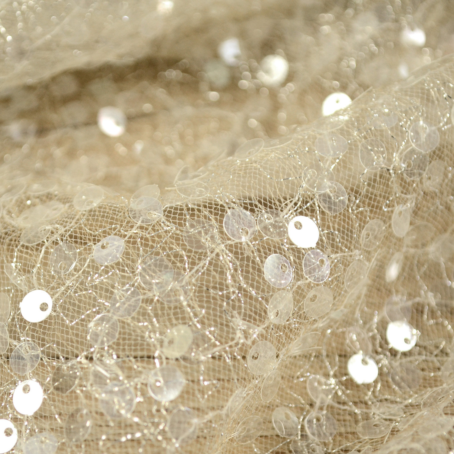 香槟色6mm乱片透明亮片布料 双层复合网眼底银丝 轻薄柔软有垂感