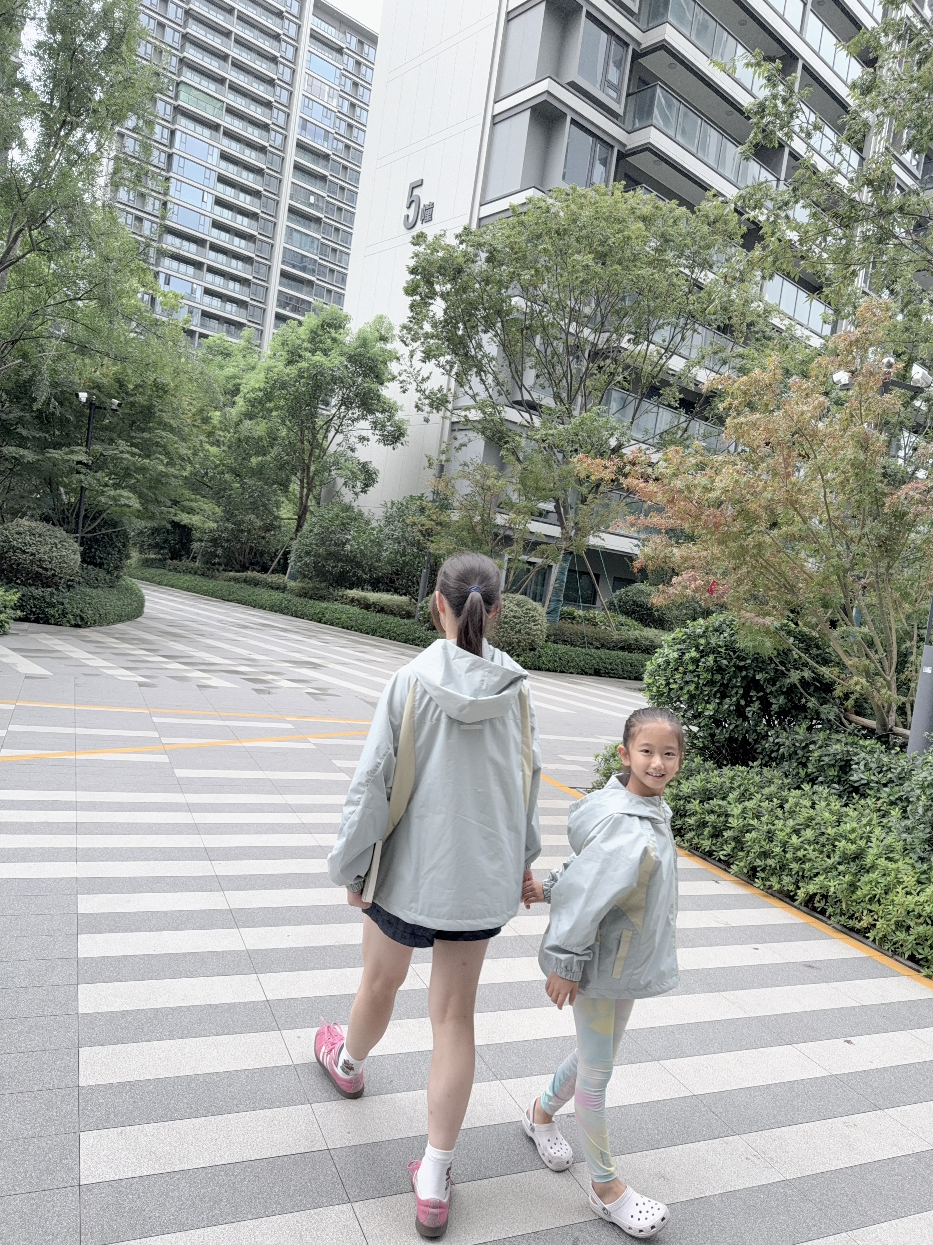 亲子 轻量冲锋衣（无内胆，妹妹120,姐姐160，170可穿至130斤）