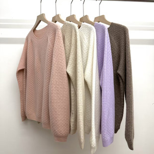 福利！紧密立体方块圆领羚羊绒毛衣