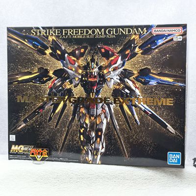 万代mgex强袭自由高达拼装模型