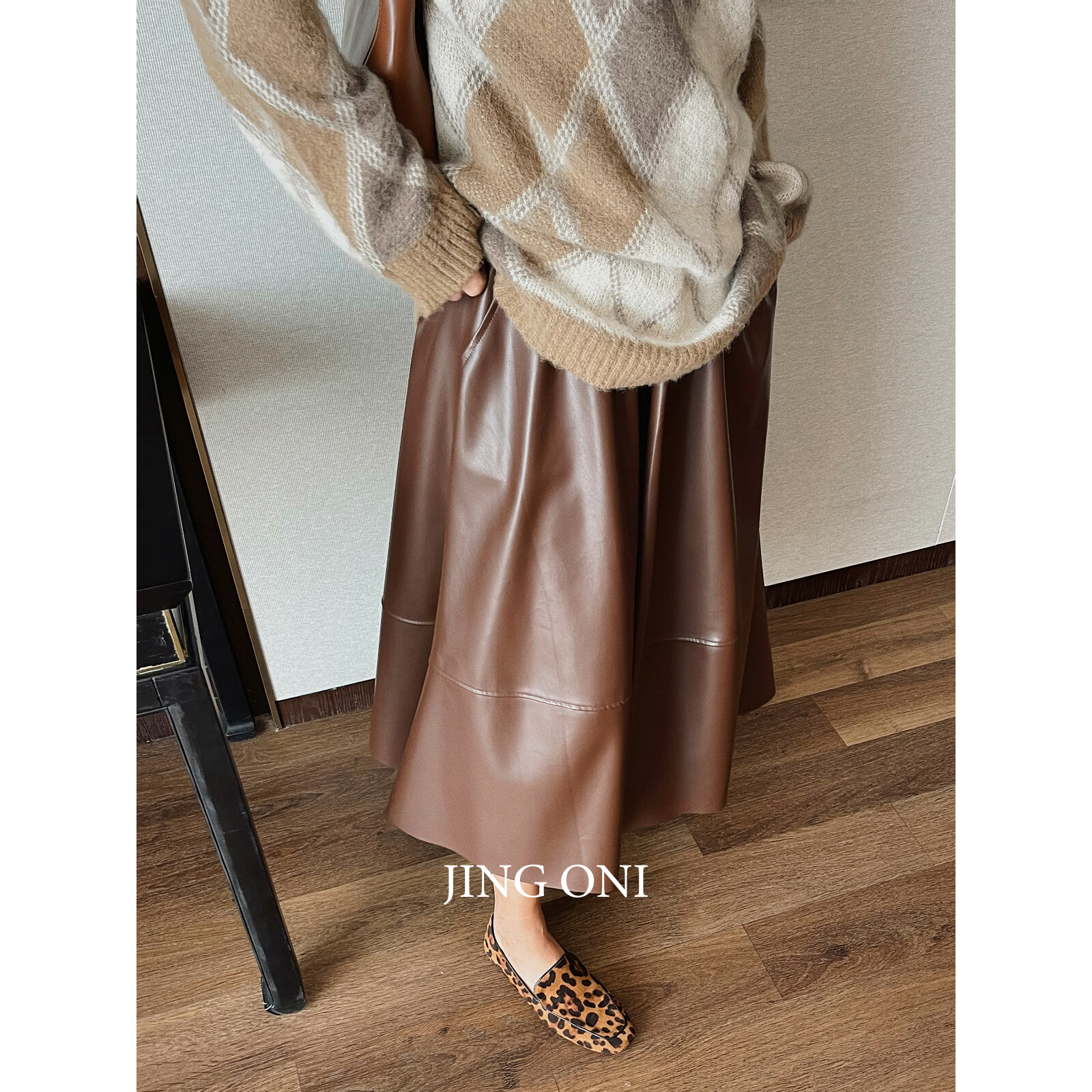 限时95折a字中长款皮裙