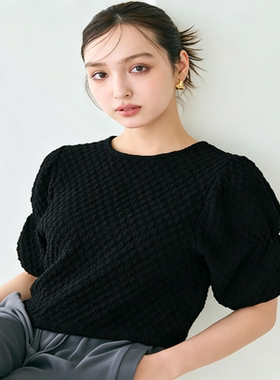 日系简约黑色肌理感短T恤女6.2L86915夏季上衣泡泡灯笼袖圆领小衫
