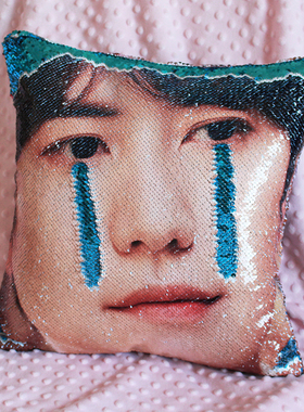 Super Junior圭贤做家务的男人同款魔术珠片翻转亮片抱枕搞笑靠枕