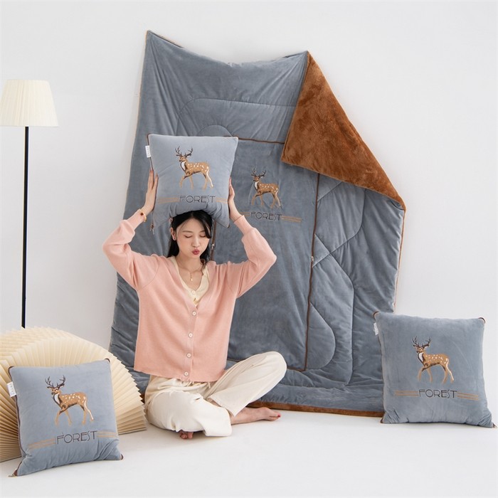 2026新款婴儿绒多功能抱枕被子两用办公室午睡车载汽车用冬天加厚