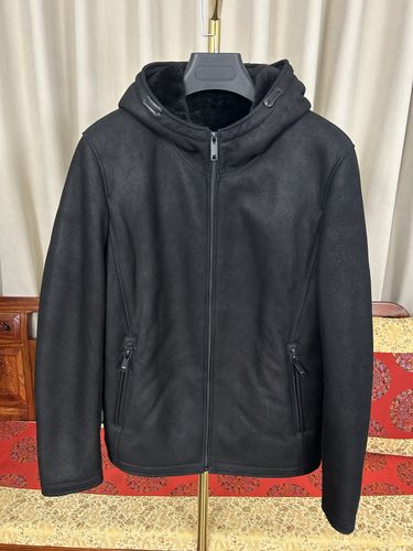 工厂代工品牌订单男士今冬新绵羊皮真皮真毛皮毛一体连帽黑色皮草