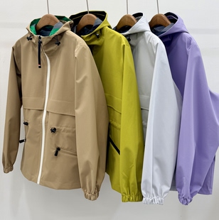 女短款 冲锋衣收腰连帽轻薄防风防水宽松外套2026新冬