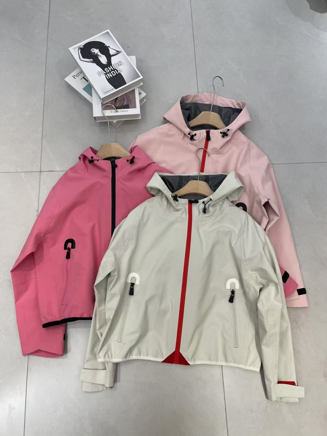 欧洲站春季新款欧货时尚连帽撞色拉链防水冲锋衣夹克外套女