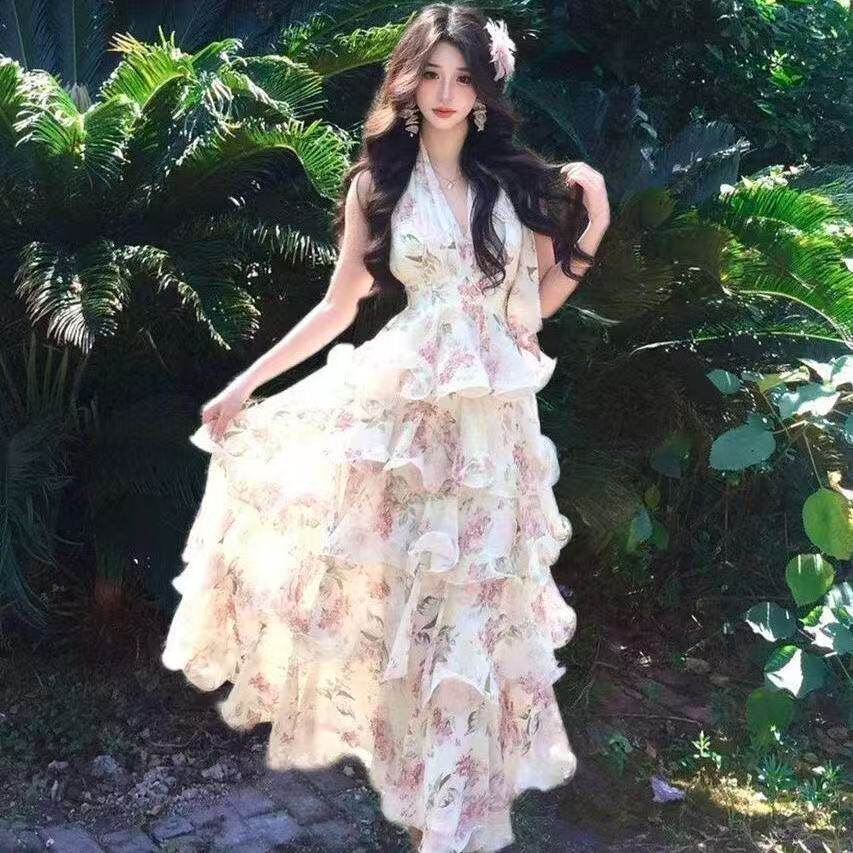 法式甜辣妹碎花挂脖连衣裙女海边穿搭公主裙收腰蛋糕蓬蓬长裙子
