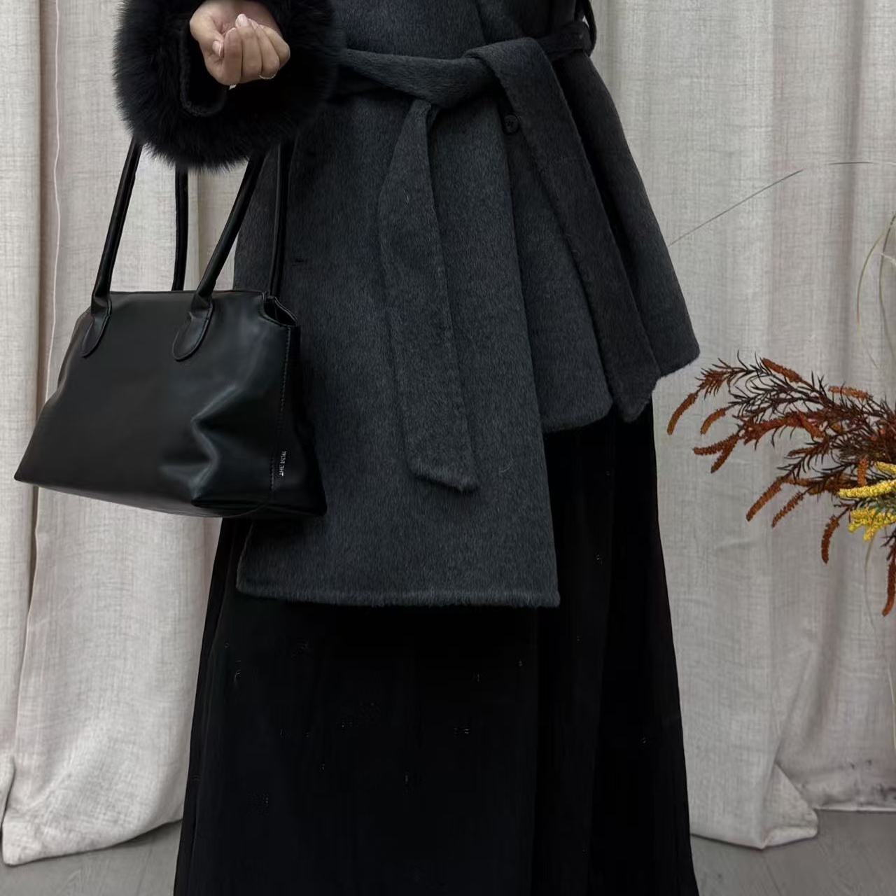静茹扣羊毛外套(配可拆狐狸毛袖)（含80羊毛）(不可拆围巾)fm885
