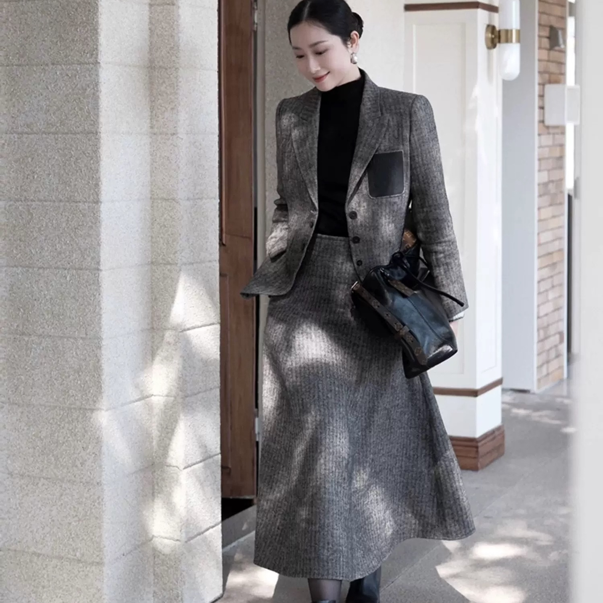 静茹西装领极简西装外套半裙两件套套装含70羊毛A9428