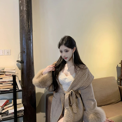 静茹套羊毛外套(配腰带,可拆真狐狸袖口毛)（含100羊毛）865