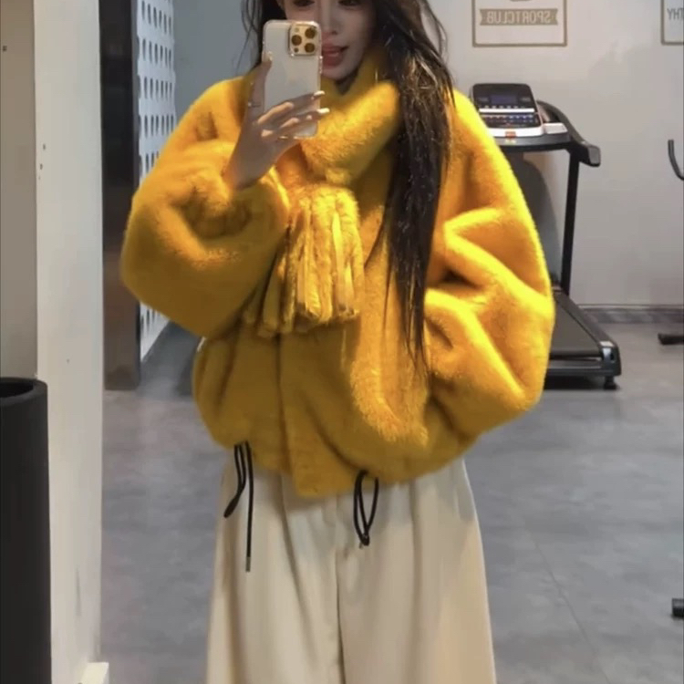 静茹衣舒适高品质感女王送围巾过冬套装短外套(配围巾)9987