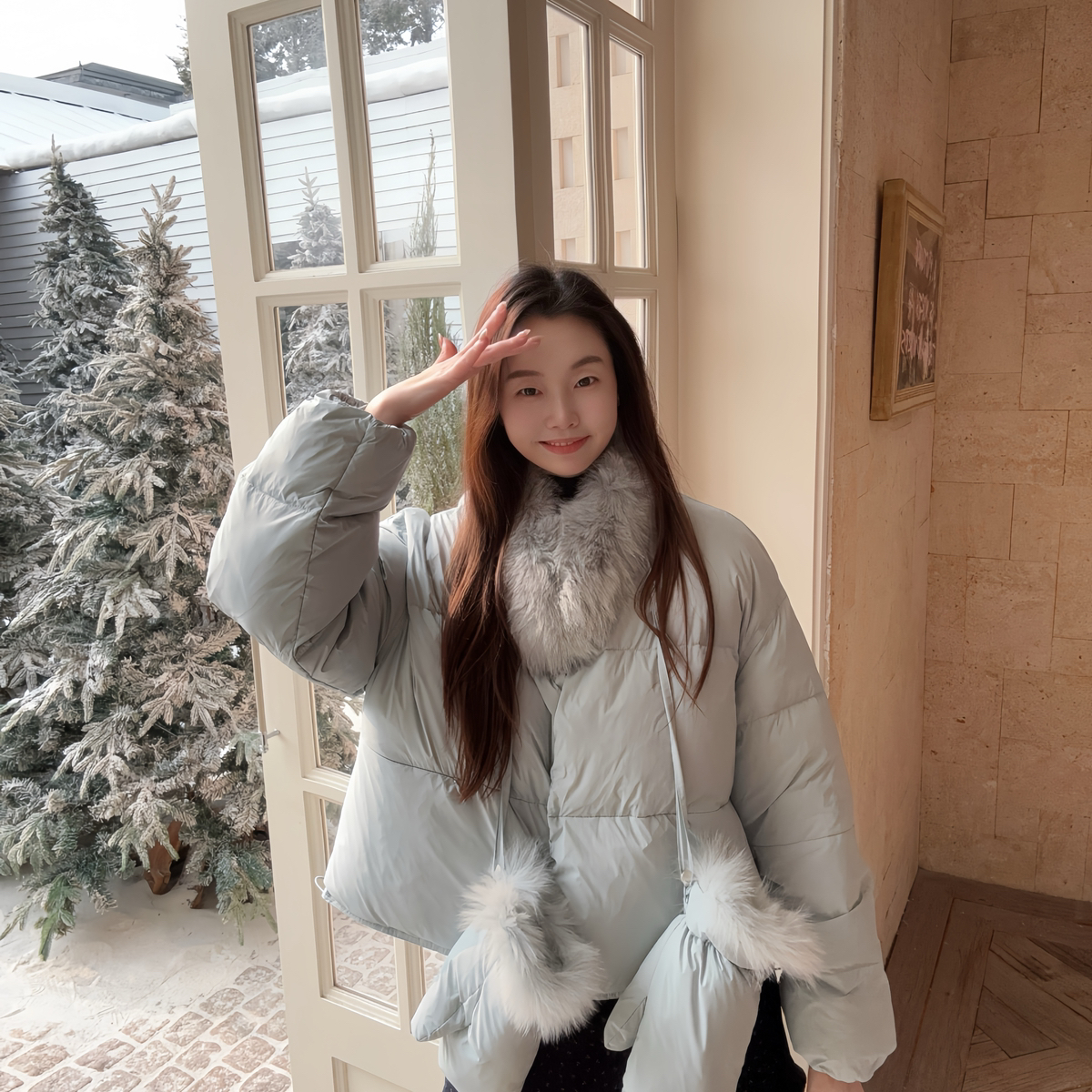 静茹小众羽绒服(配可拆卸狐狸毛领,羽绒手套)(含90白鸭绒)S8109