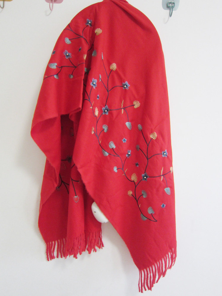 大红色秋冬季新款羊绒刺绣花珍珠围巾女超长超大加厚保暖妈妈披肩