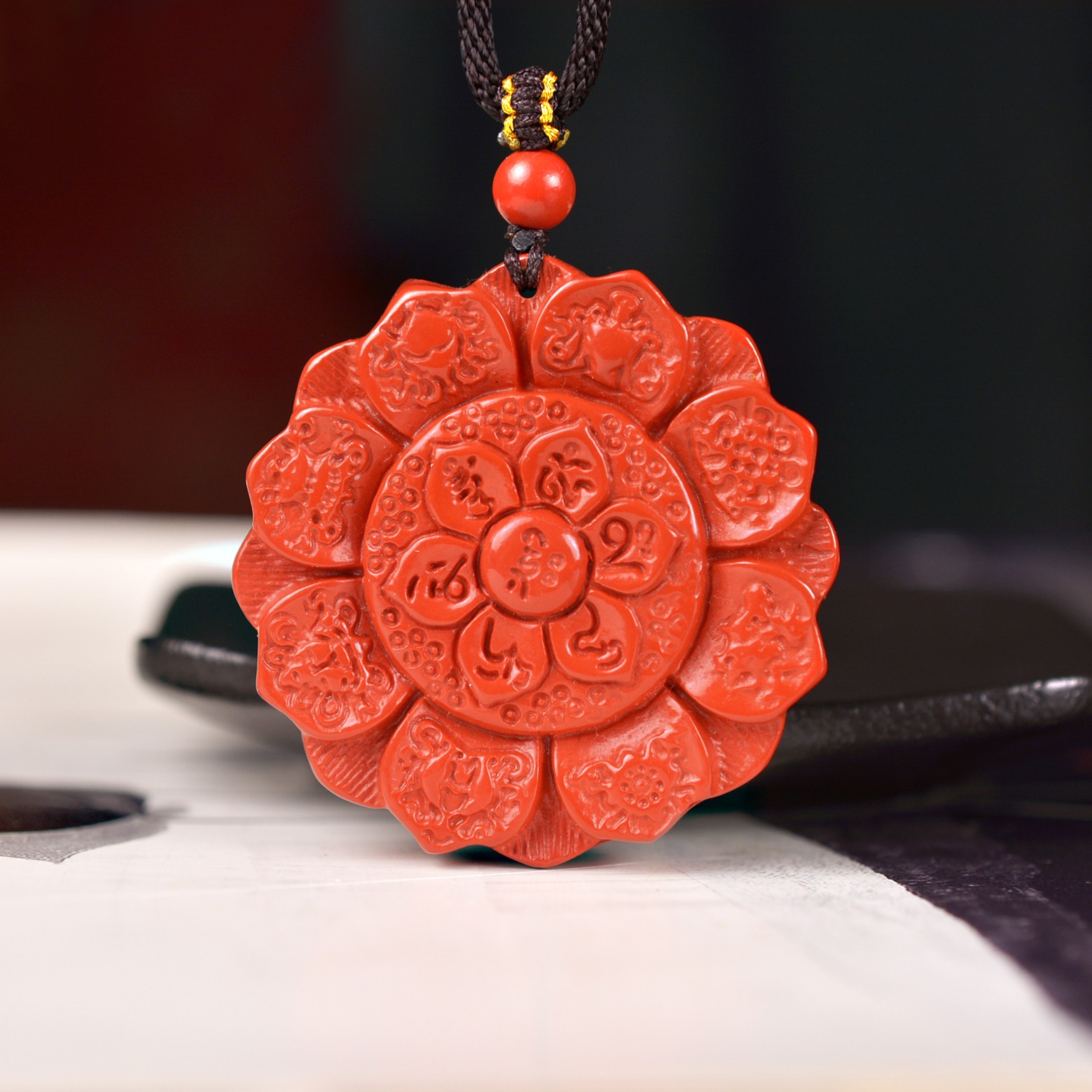 天然原矿红朱砂八宝莲花六字真言男女本命年帝王砂吊坠项链