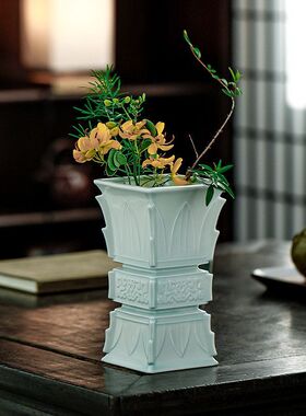 青铜兽面纹仿古陶瓷花瓶花插摆件客厅插花轻奢瓷器青瓷米黄定logo