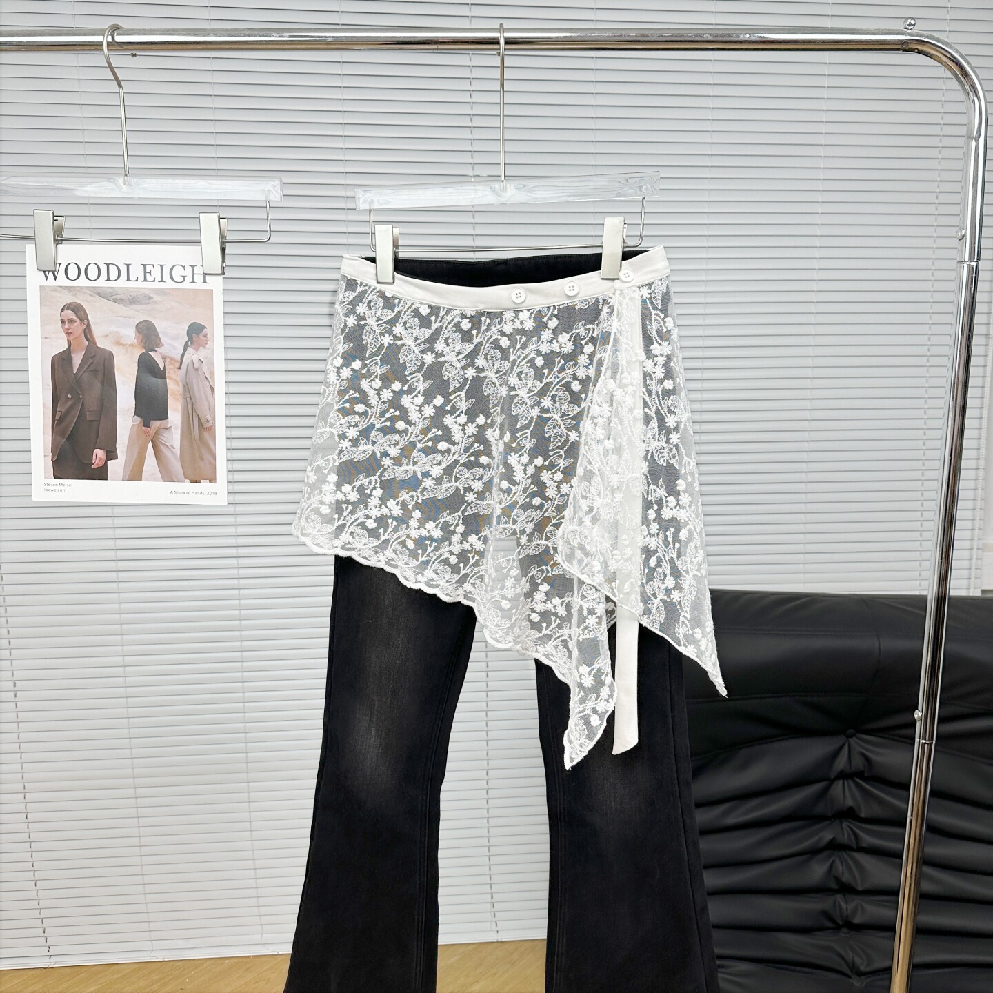 春秋刺绣蕾丝一片式三粒扣半身裙不规则围裙小屁帘围挡遮跨系带裙