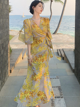 三亚沙滩裙2023新款高端深V黄色战袍显瘦碎花长裙海边度假连衣裙