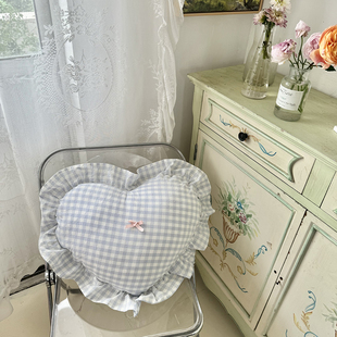 全棉爱心抱枕简约格子蝴蝶结装饰卧室沙发椅子靠垫心形45cm可拆洗