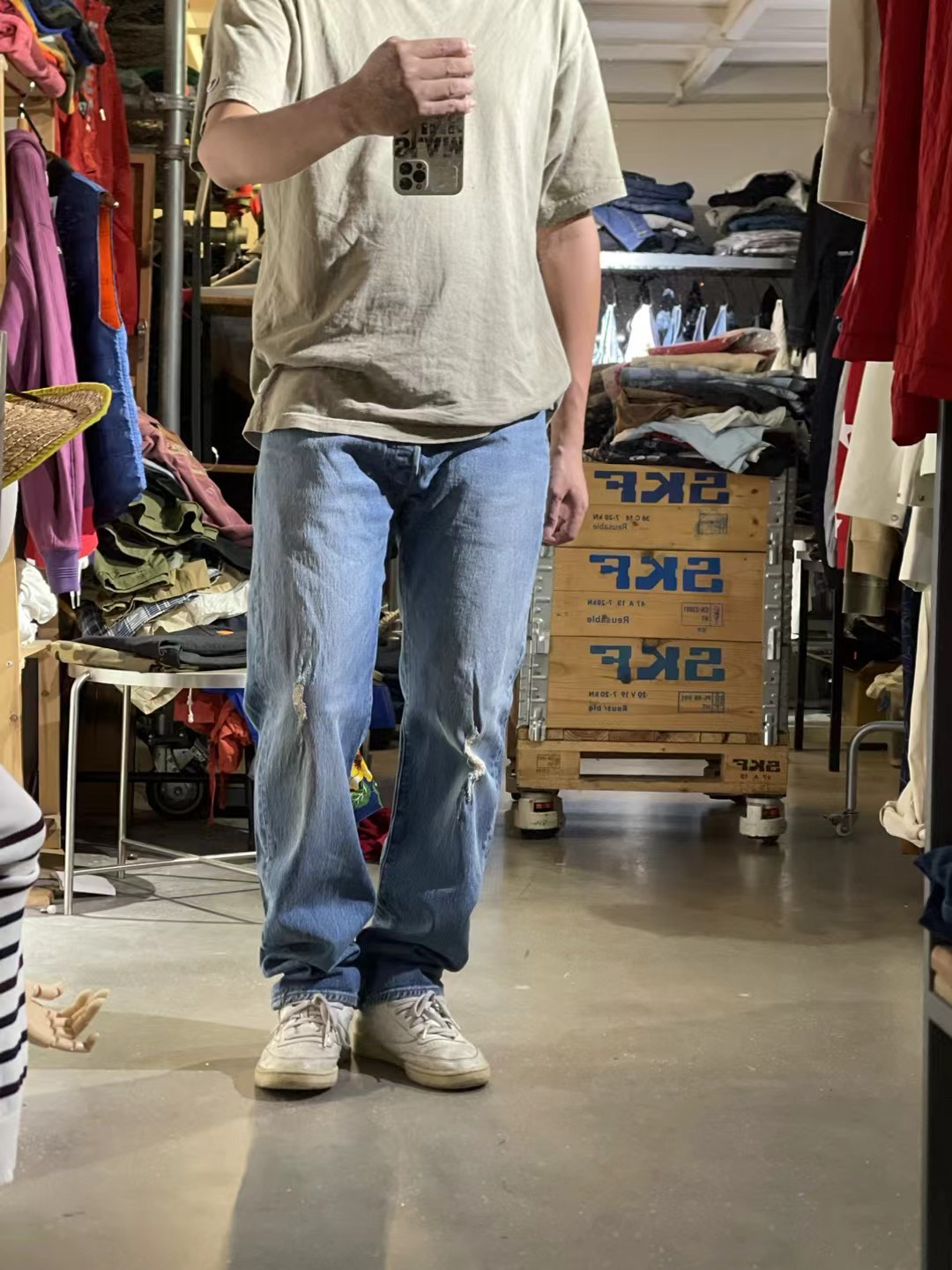 32码 直筒稍宽破烂款 微弹 腰84长107裤口20