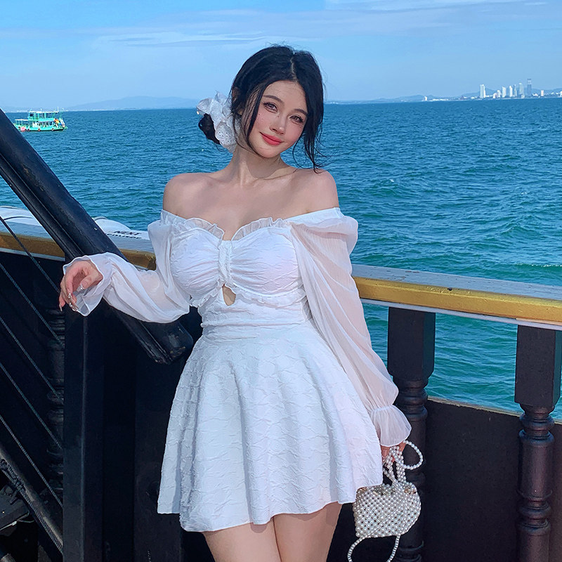 新款一字肩连体泳衣女大码甜美收腰显瘦遮肚超仙白色泡温泉游泳装