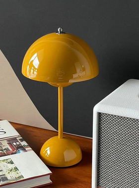 丹麦复古花苞台灯VP9北欧设计师书房氛围无线充电卧室床头小台灯