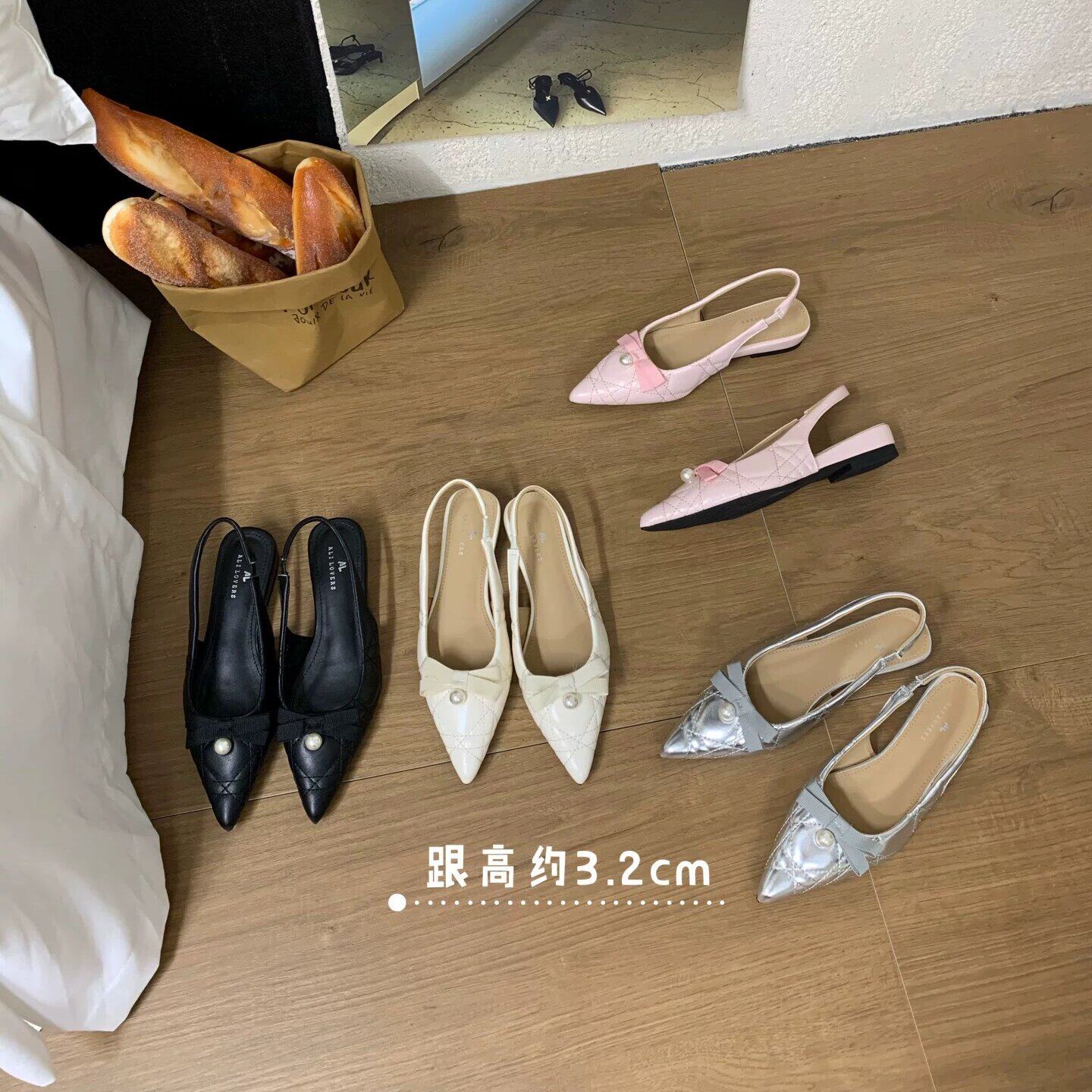 2026年新款包头一字带凉鞋女后空尖头珍珠装饰菱格纹气质百搭单鞋