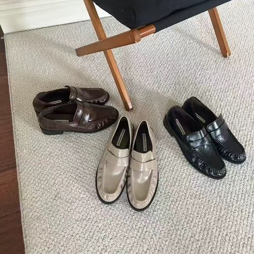 圆头深口粗跟通勤乐福单鞋