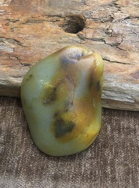 和田玉籽料虎皮青白玉手把件