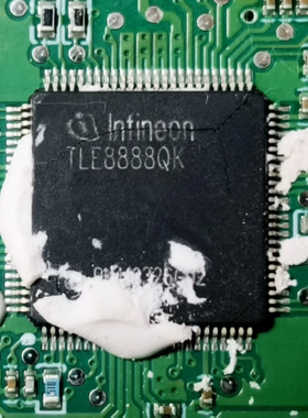 TLE8888QK  TLE8888QKXUMA1 汽车电脑板电源管理IC芯片LQFP100脚