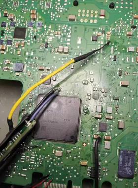 1403 丝印 R7F701403EAFB  汽车电脑板CPU芯片QFP 176脚