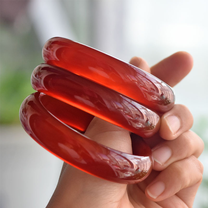 天然巴西红玛瑙玉手镯小扁条鸽血红色冰透本命年玉髓玉镯子女玉石