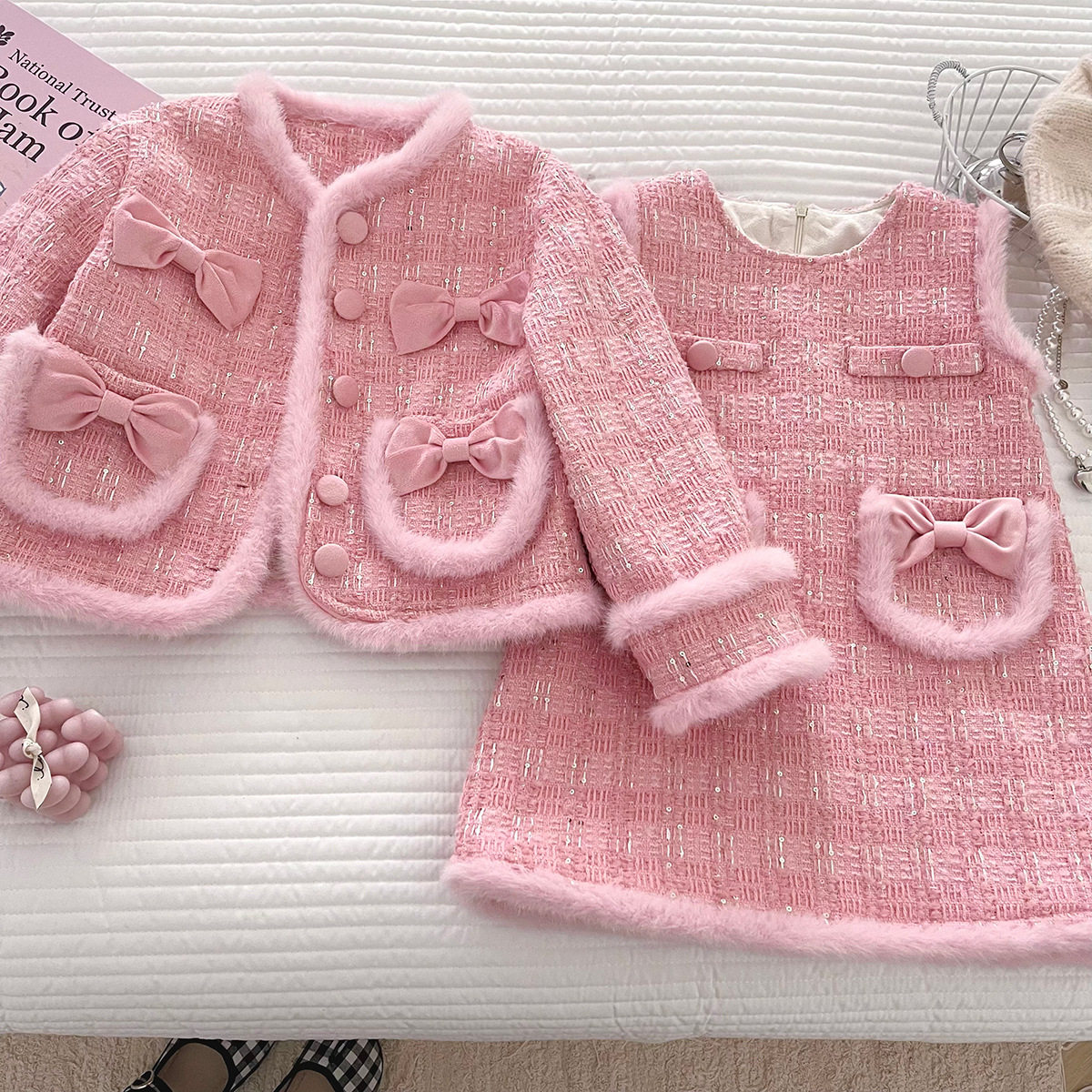 女童粉色小香风套装2026新款秋冬加绒加厚蝴蝶结洋气时髦两件套潮,童装/婴儿装/亲子装,套装,淘宝优惠券,粉丝福利购,淘宝优惠卷