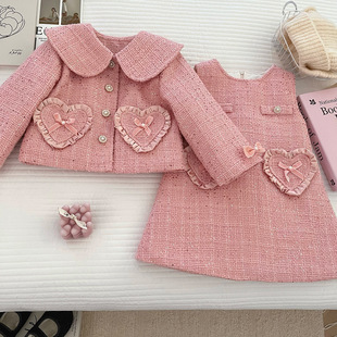 女童小香风套装2026冬季新款娃娃领加厚蝴蝶结外套爱心装饰两件套