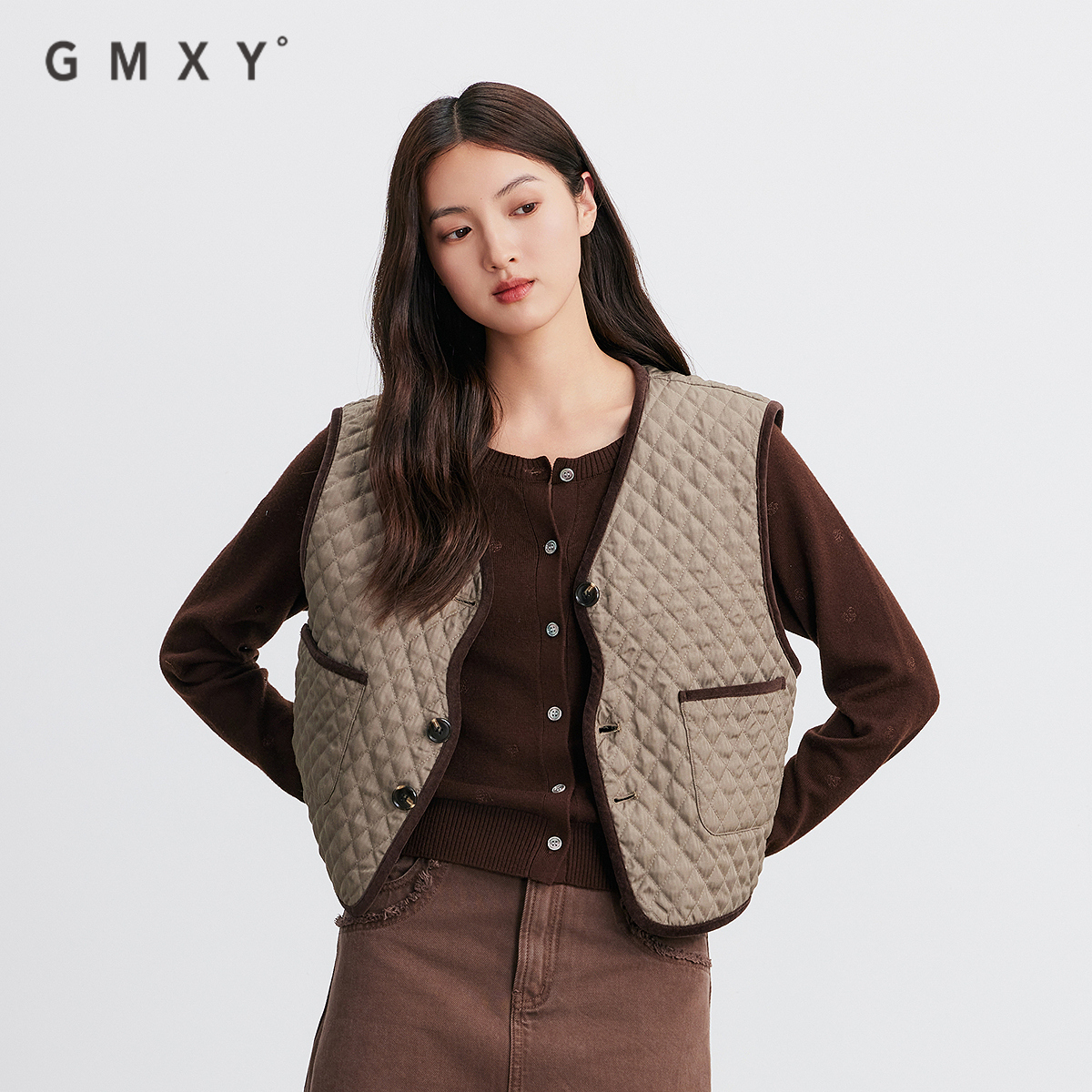 古木夕羊2025冬季复古菱格设计V领宽松马甲女GR550112004