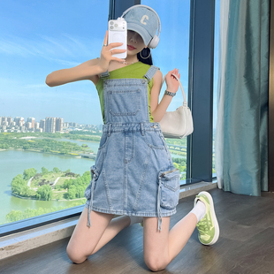 工装风减龄牛仔背带裙女2026新款春夏季薄款盐系宽松休闲显瘦短裙