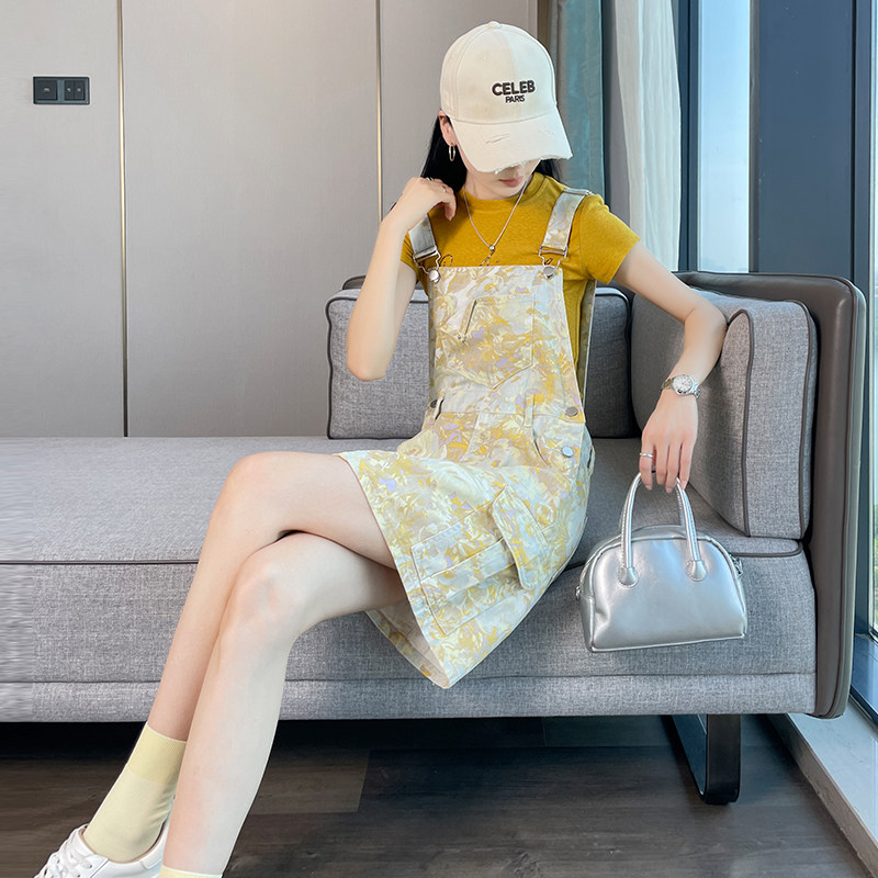 黄色印花牛仔背带裙显瘦包臀短裙图片