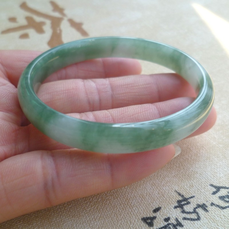 天然A货缅甸翡翠/冰种飘绿52MM正圈手镯送证书0927 特价