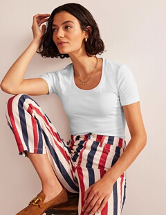 英国单夏季新品舒适棉质圆领短袖合身弹力休闲运动T恤女简约