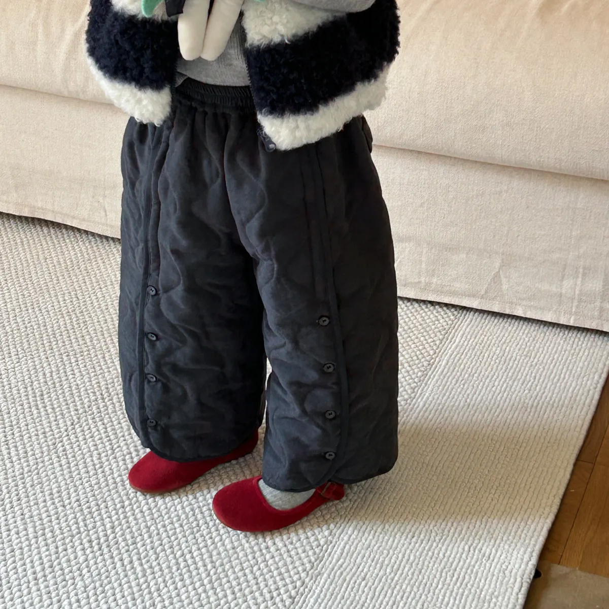 2025秋季新款女童纯色休闲钉扣设计感绗线阔腿棉裤子韩国冬装童装