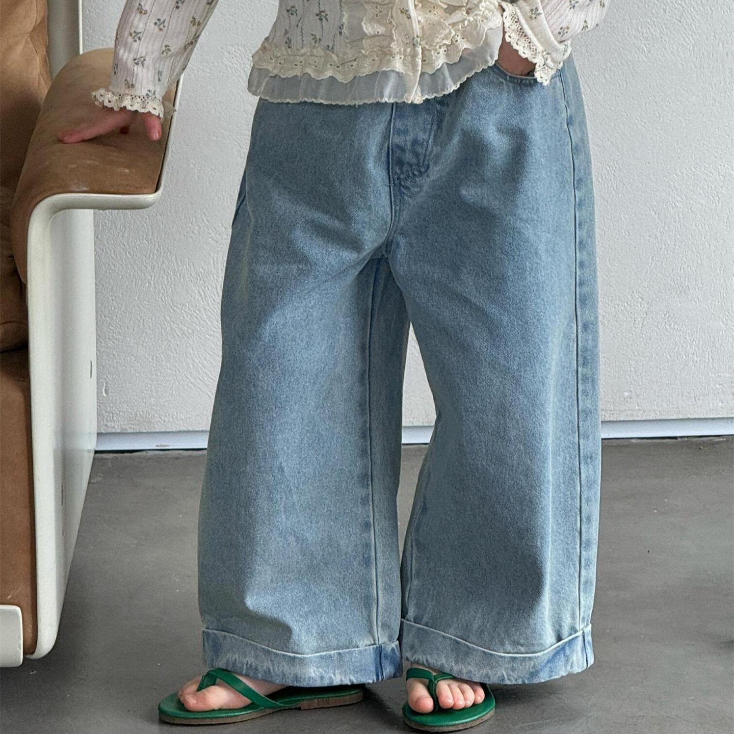 2026春季新款春装新韩系童装女童裤子浅色卷边休闲阔腿直筒牛仔裤