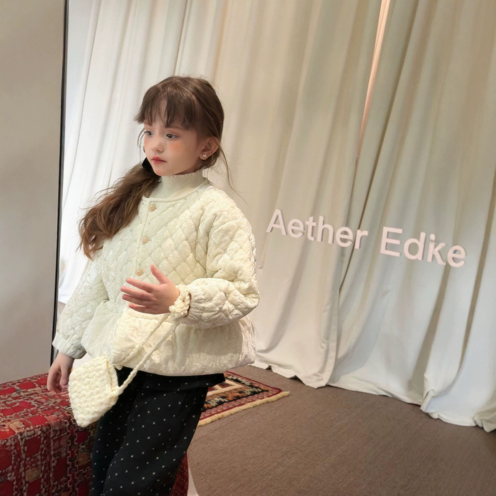 女童2026年秋冬新款韩版感重工钉珠丝绒夹棉外套儿童甜美棉衣冬装