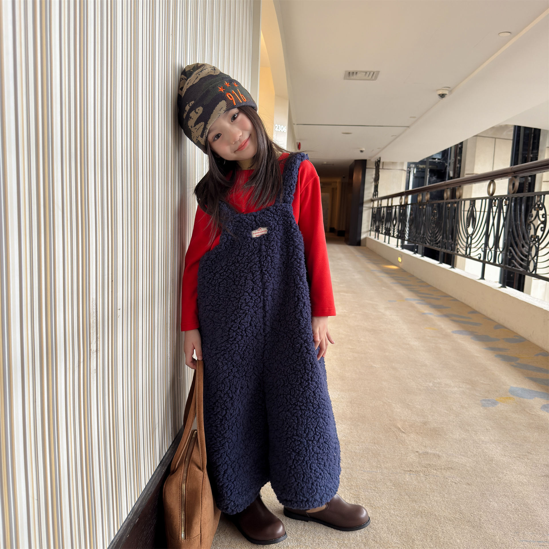 2026童装秋冬季儿童韩版羊羔绒加绒背带裤女童冬装男童裤子7685韩