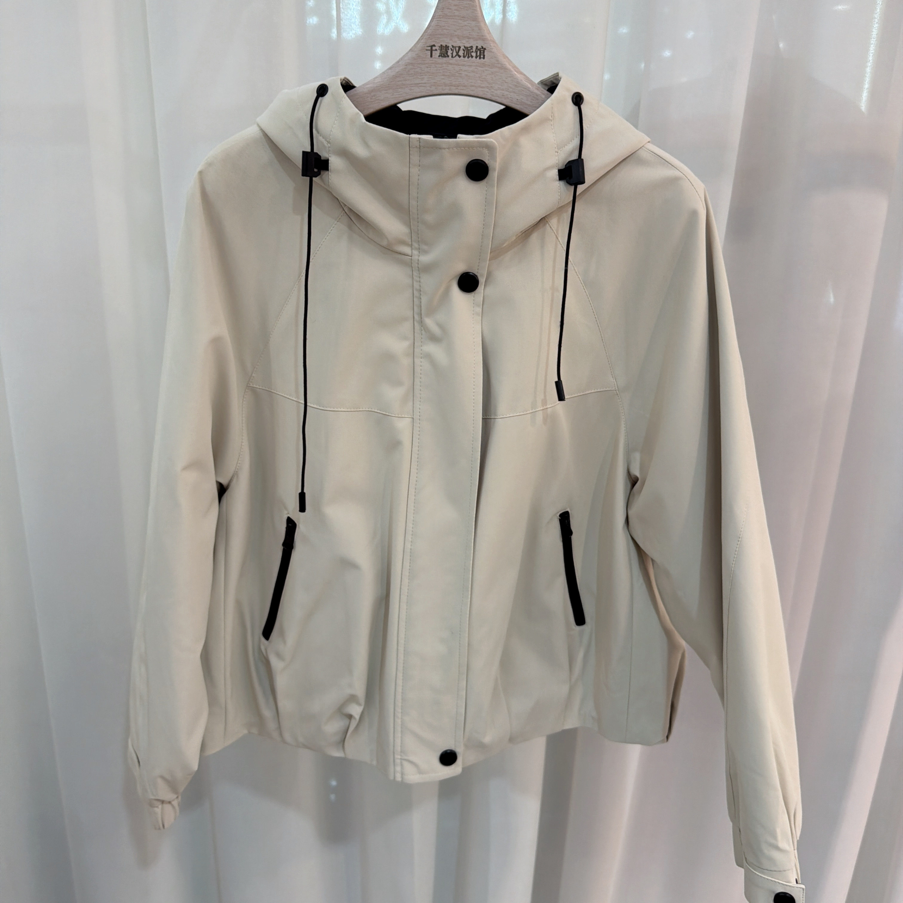 89DR06时尚羽绒服女休闲上衣连帽