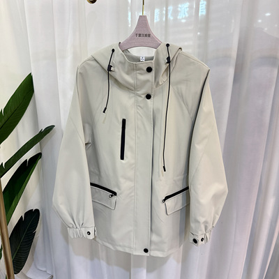 86MC3621外套女冲锋衣连帽上衣